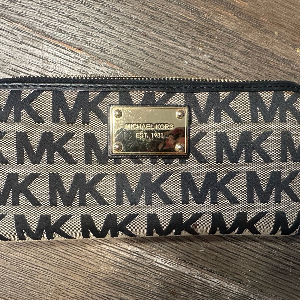 Michael Kors Black and Cream Wallet